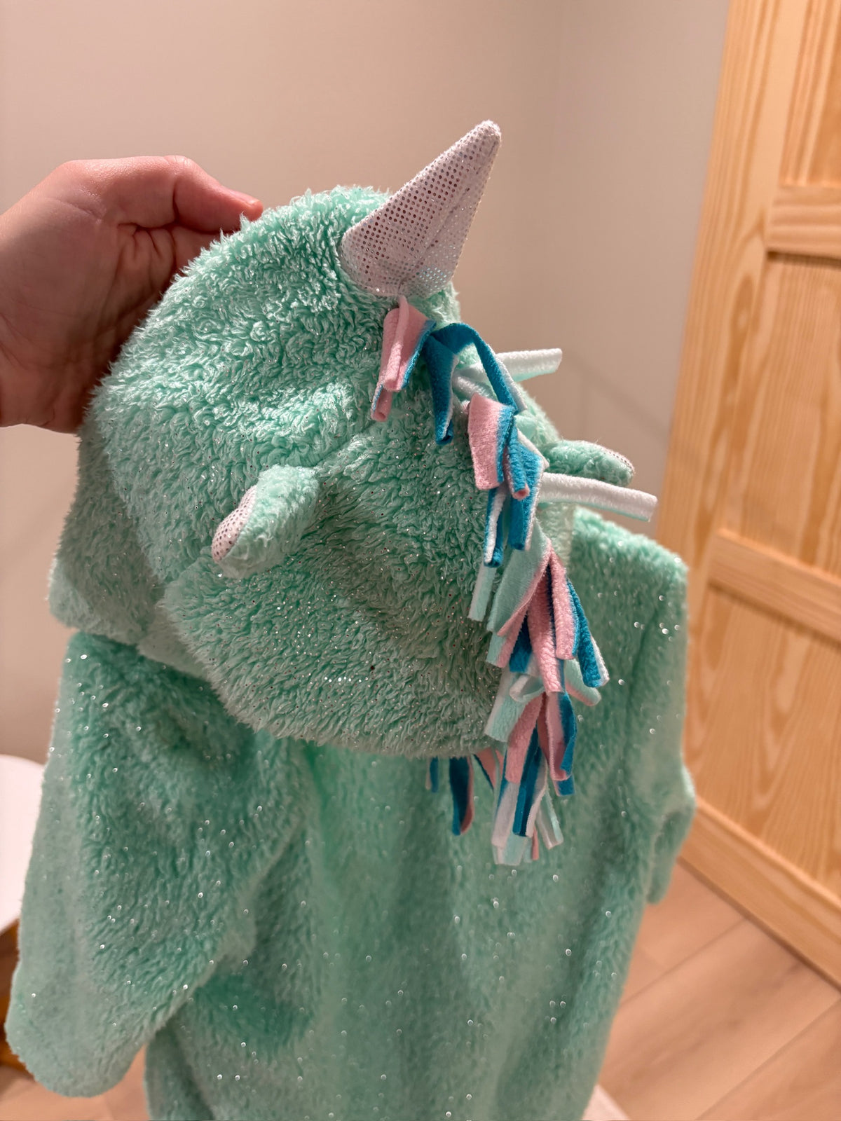 Seller #105 - Size 6 Girls Cat & Jack Turquoise Unicorn Robe GUC
