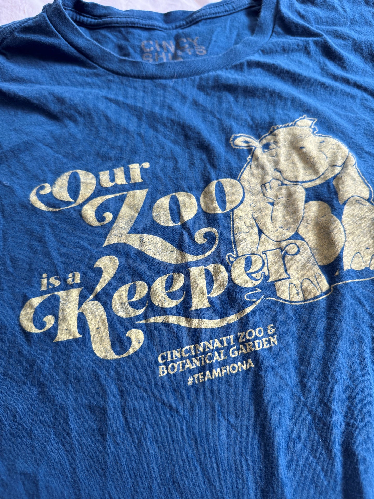 Seller #22 - CincyShirts “Our Zoo is a Keeper” tshirt - unisex L - GUC