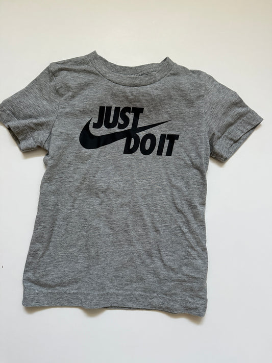 #70 Nike 4t tshirt (2 of 2)