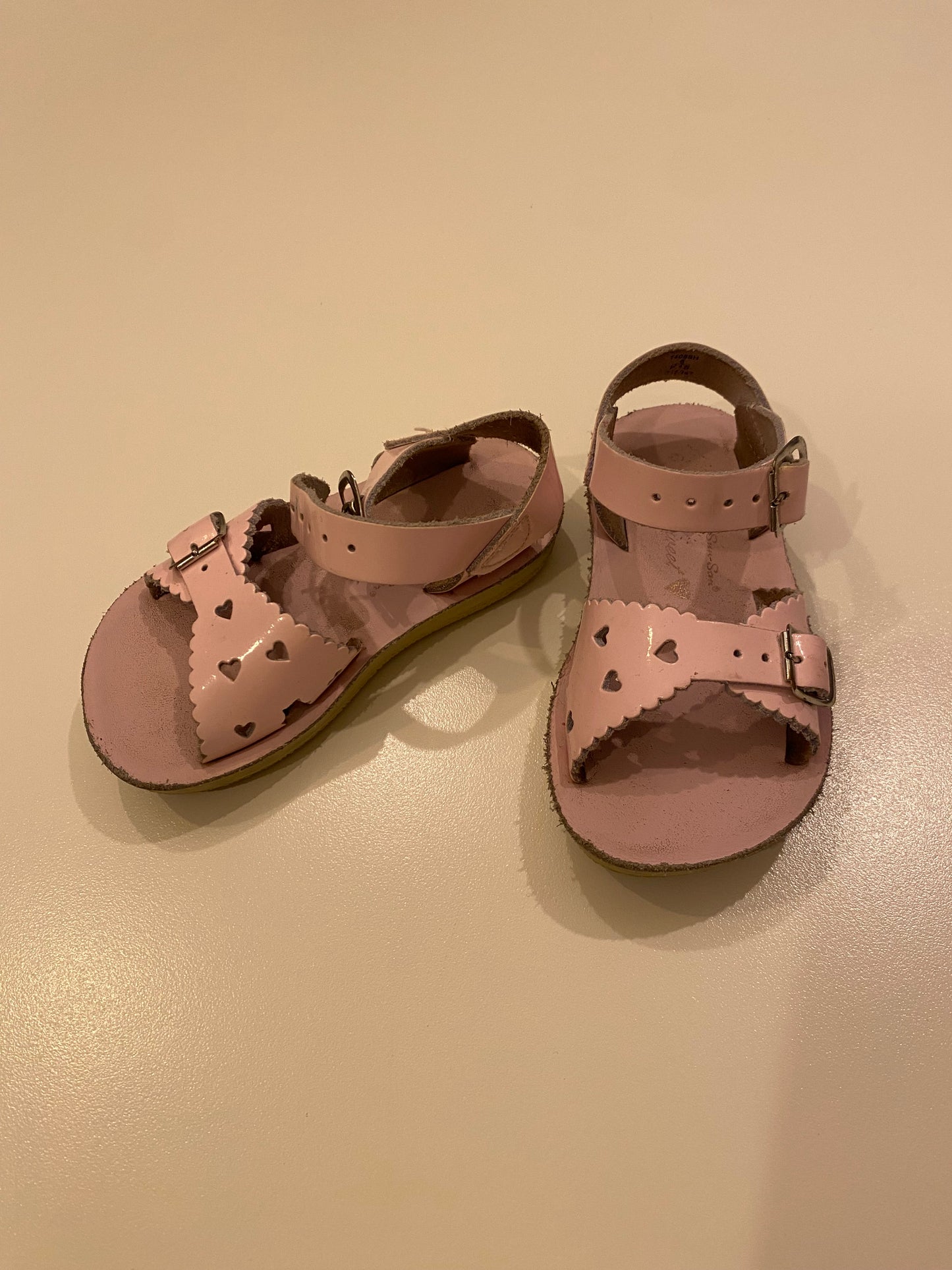 Sun-San Shiny Pink Sweetheart Sandals Girls Size 6