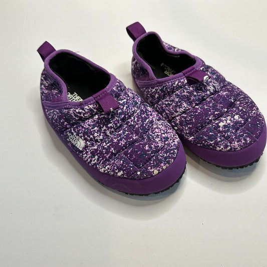 #162 North Face Slippers Sz 13
