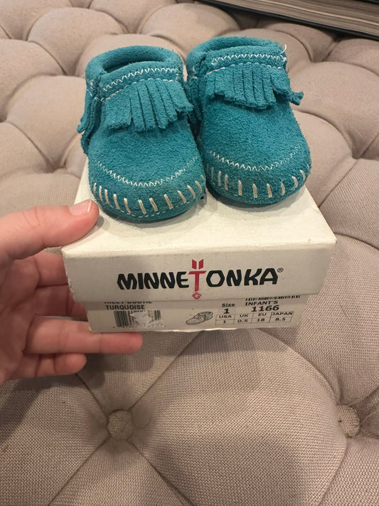 #85 Minnetonka Blue Suede Moccasins with box, Infant Girls Sz1