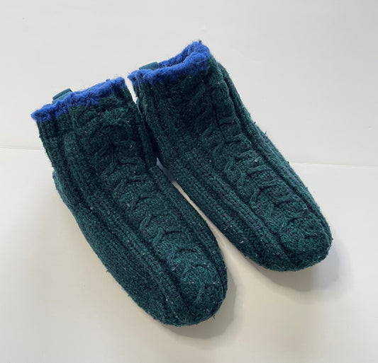 #121 Boy/Girl Bombas slippers 5-7 toddler size, VGUC