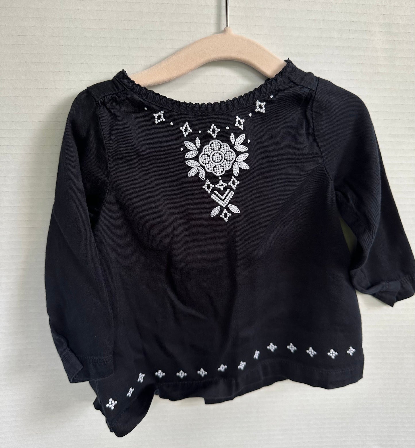 #146 Carter’s Black & White Patterned Top Girls 12M