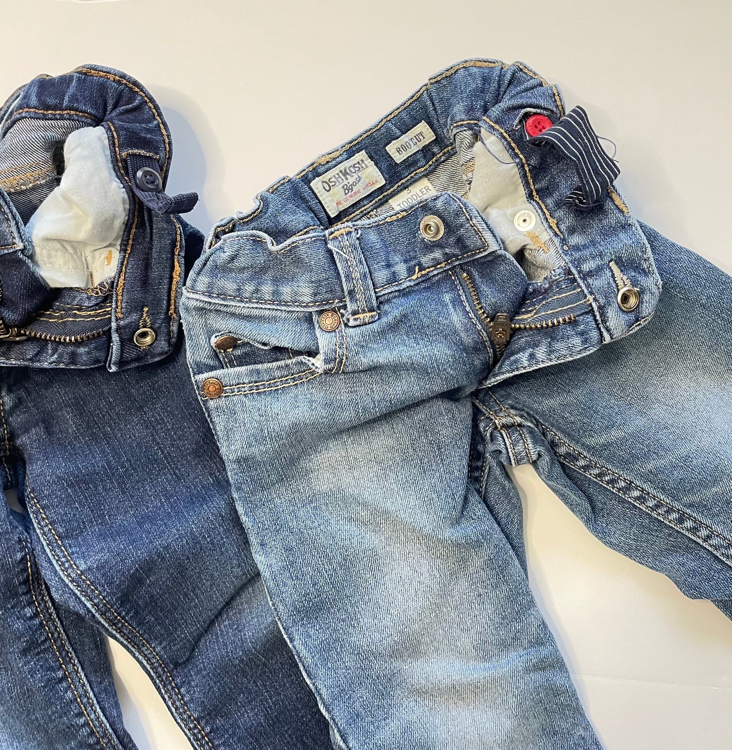 #121 Girls 3T Oshkosh jeans set of two with inside adjusters, EUC