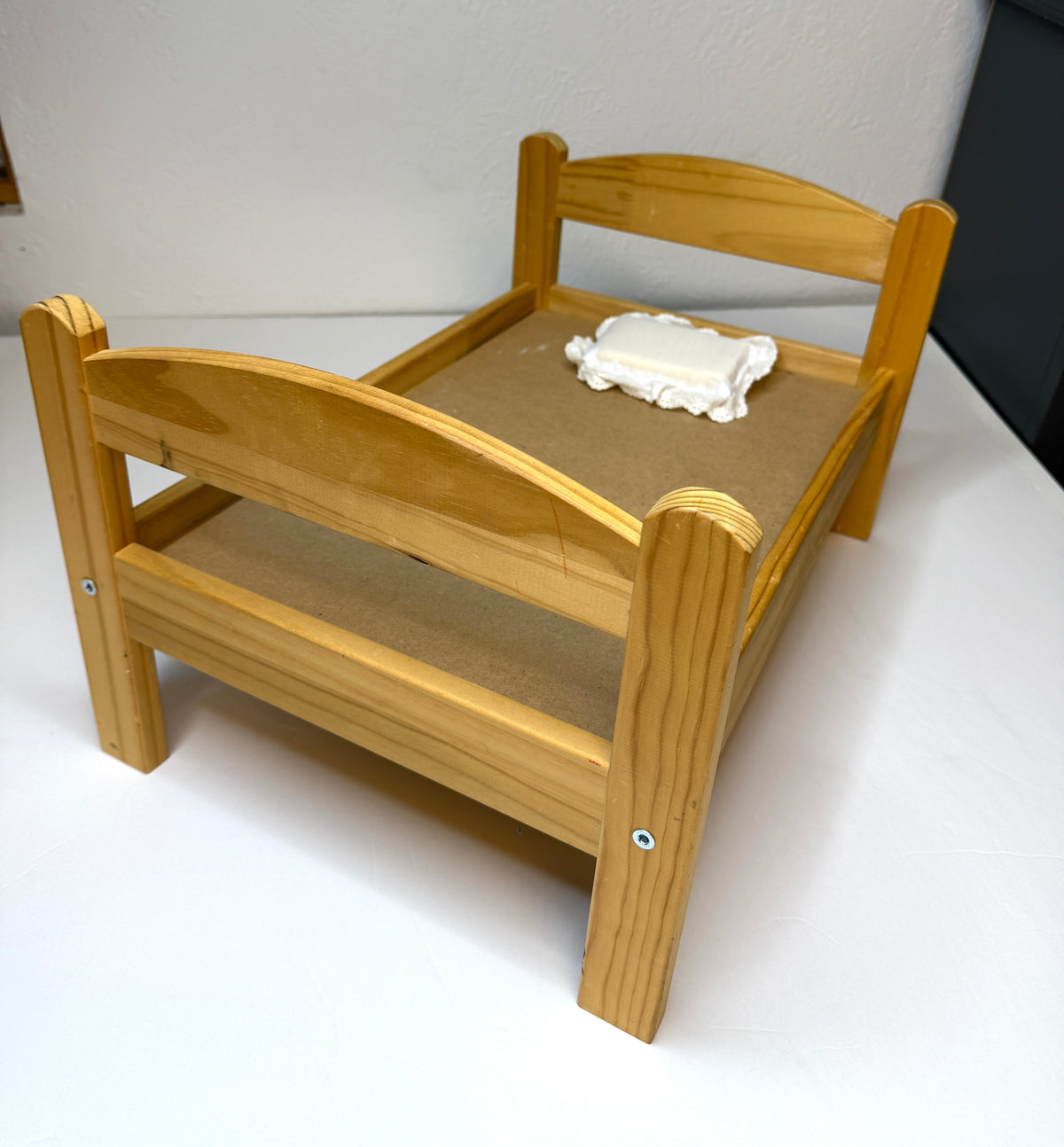 155 Wooden Bed and Pillow for 18 inch doll (or other doll/stuffie) VGUC