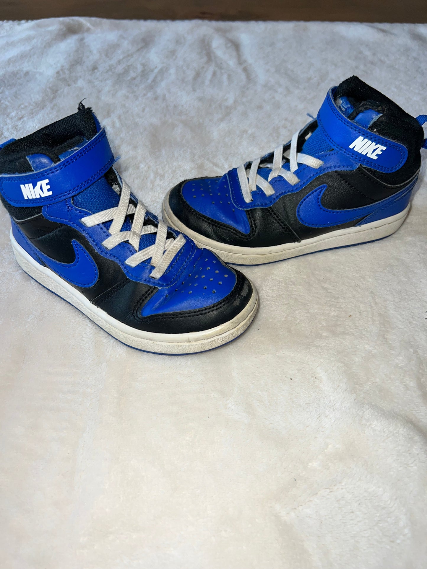 #46 Boys size 10.5 nike guc