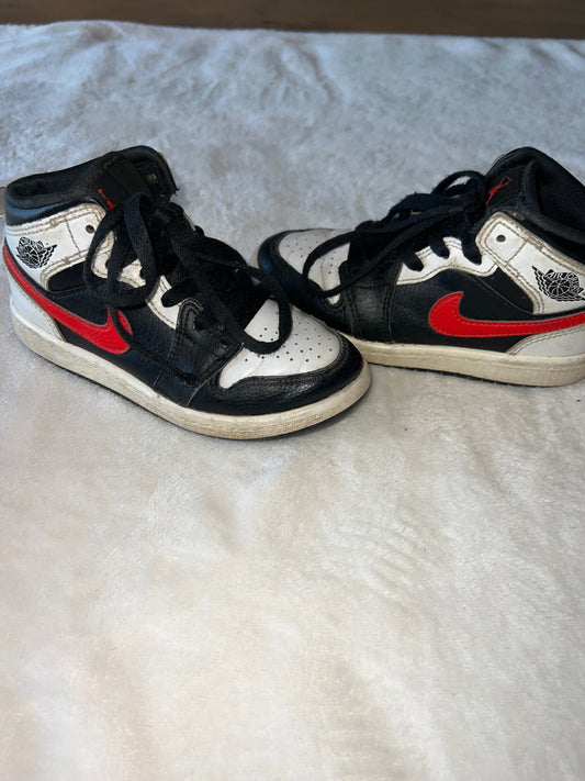 #46 Boys size 11 nike air jordan uc
