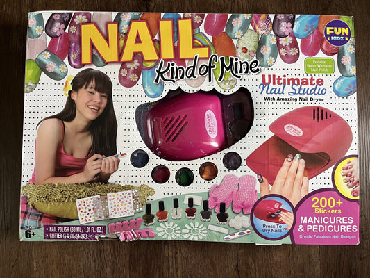 #124 NIB Nail Kind of Fun Ultimate Nail Studio Set