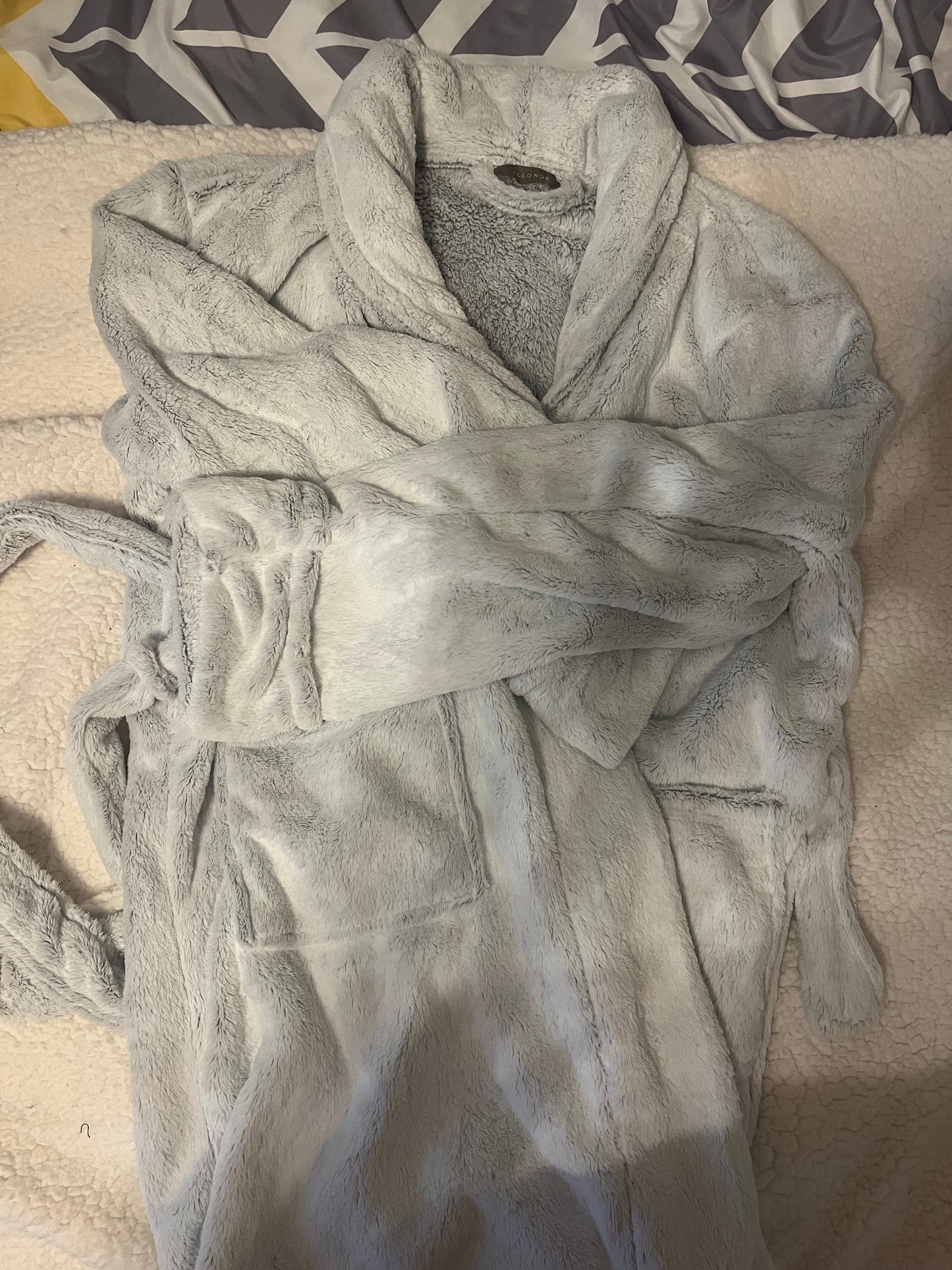 Seller 73A: EUC One Size Comfy Robe - Women's - Gray