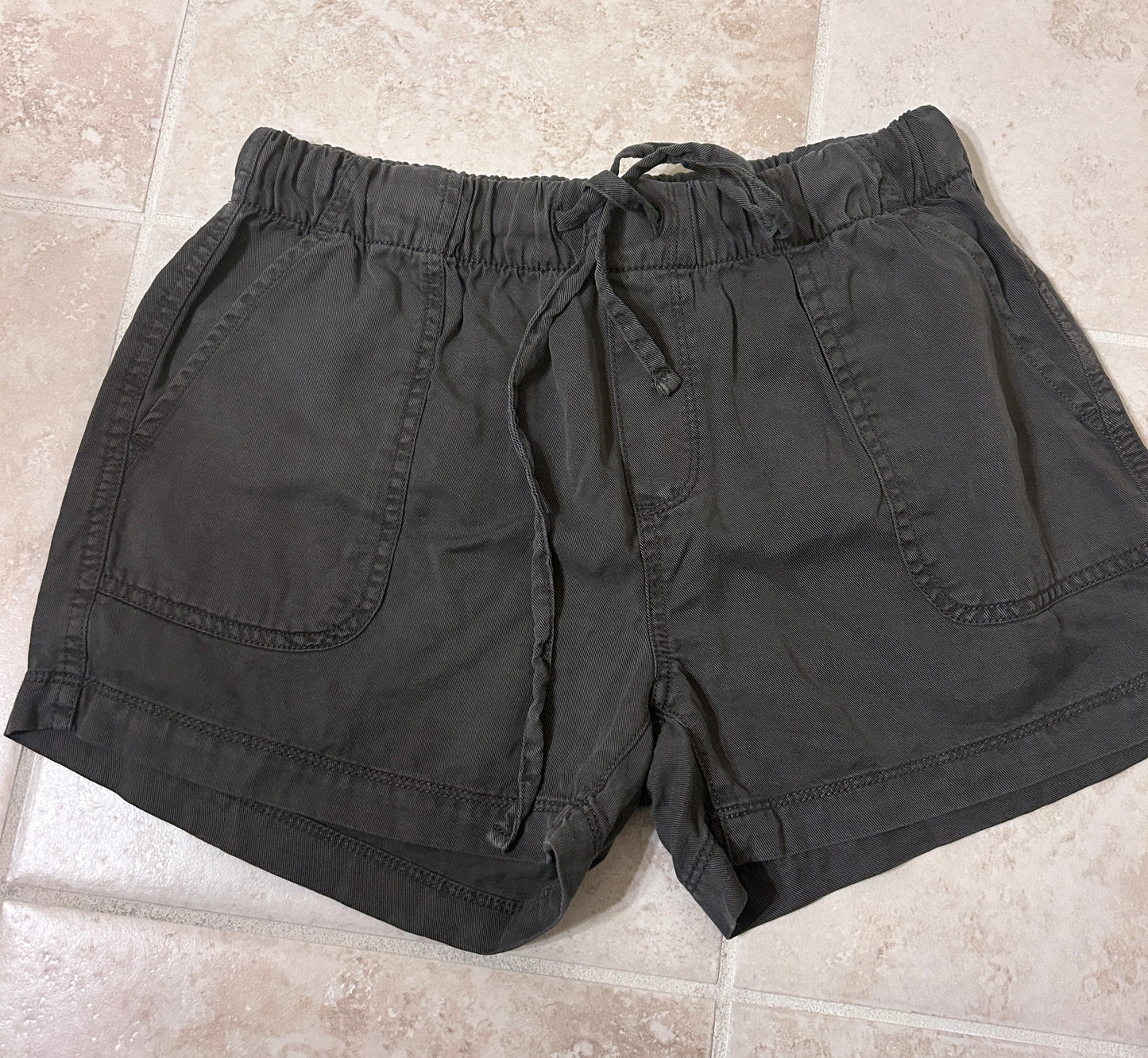 Gap/NWOT Women’s Lyocell Shorts/Dark Gray/Size  XS