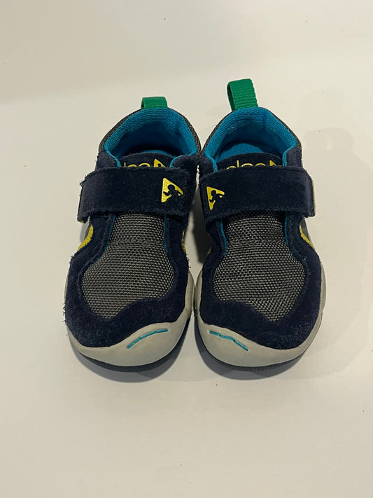#70 Plae Shoes Size 5
