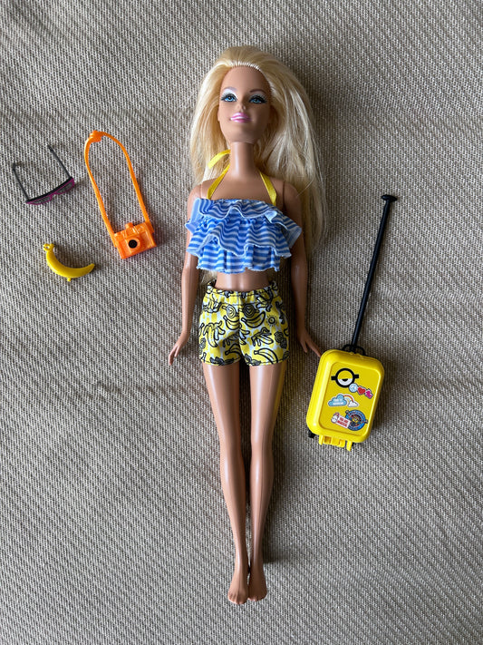 Barbie with Minions fashion pack