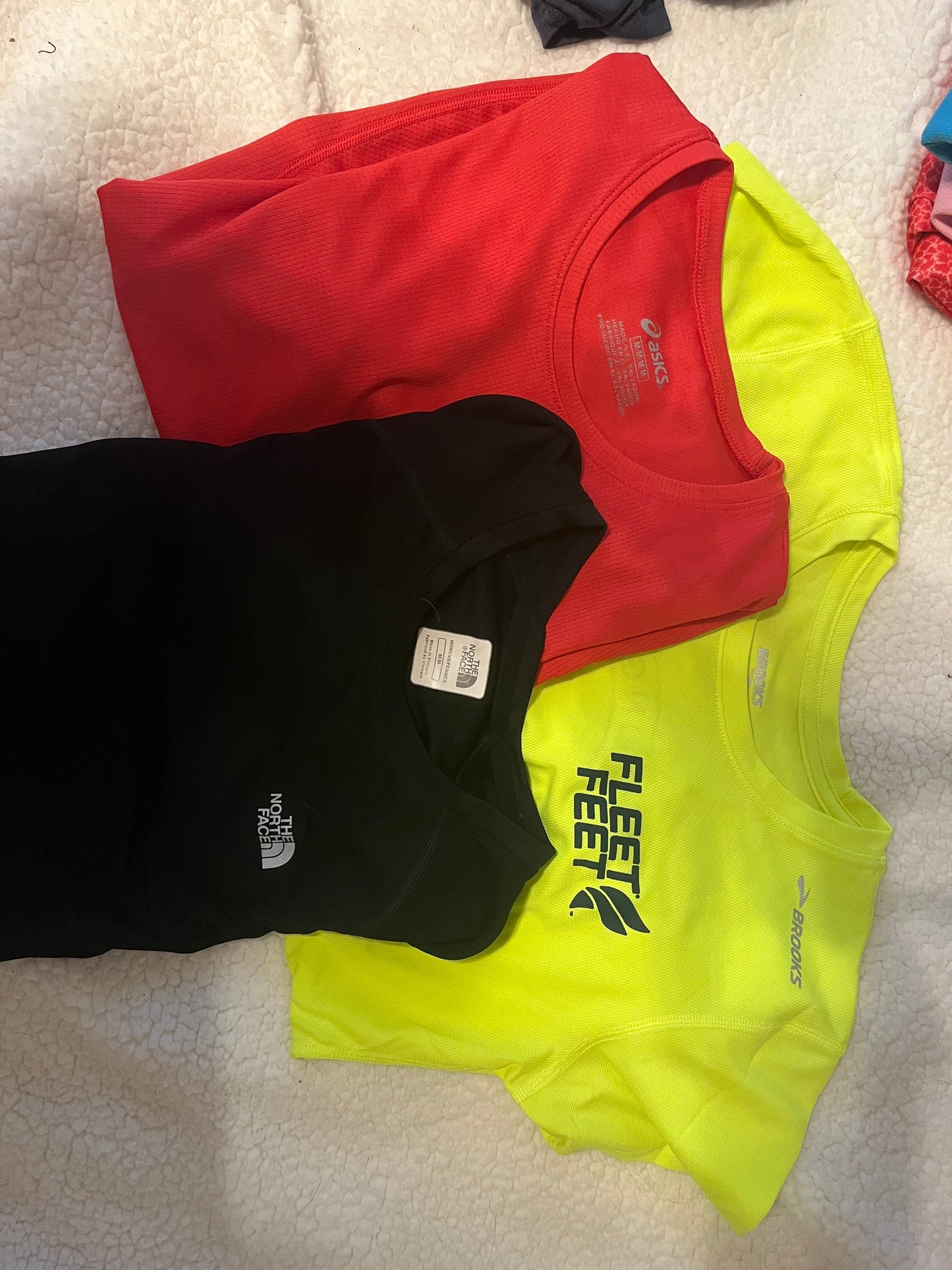 Seller 73A: EUC ASICS Women's Short Sleeve Tech T-Shirts Size M - Multicolor