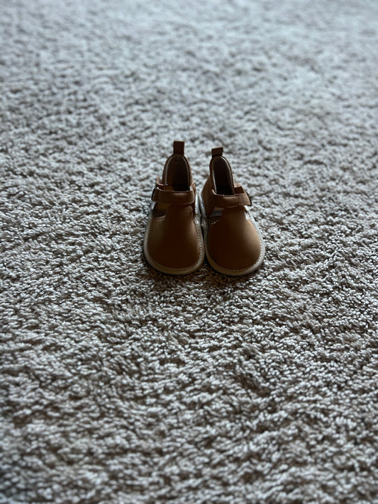 #53 Carters 6-9 month tan shoes