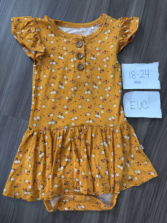 #138 - 18-24 Mo - Posh Peanut (Bamboo ) Yellow SS Bodysuit Floral Twirl EUC