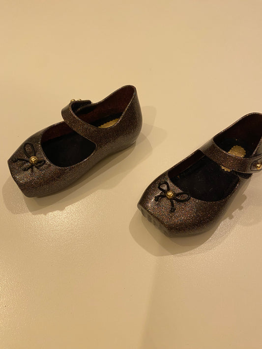 #84B- Mini Melissa Black Sparkle Flats Girls Size 5, EUC