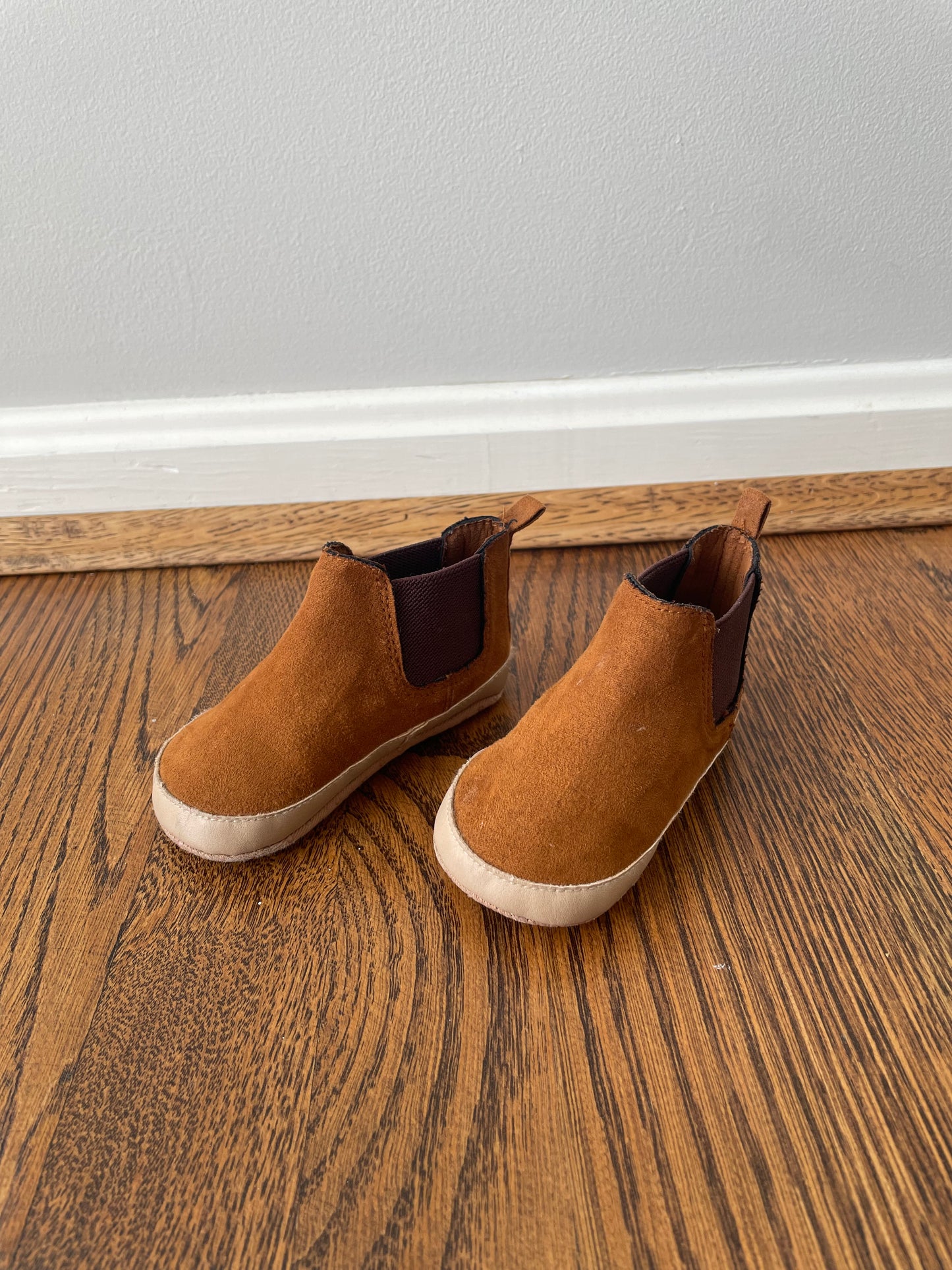 #33B • Boys • Size 12-18m • Old Navy • Brown booties