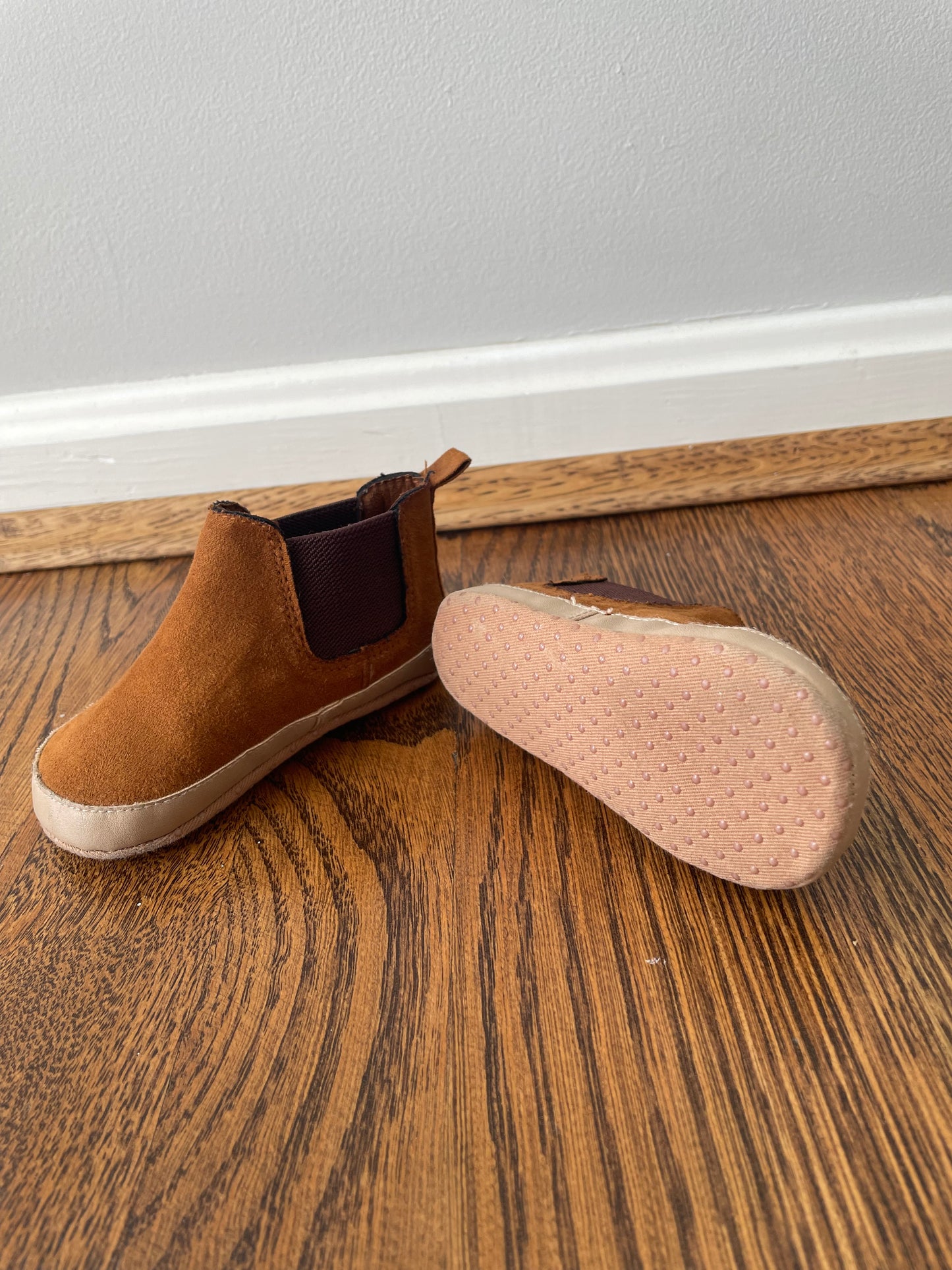 #33B • Boys • Size 12-18m • Old Navy • Brown booties