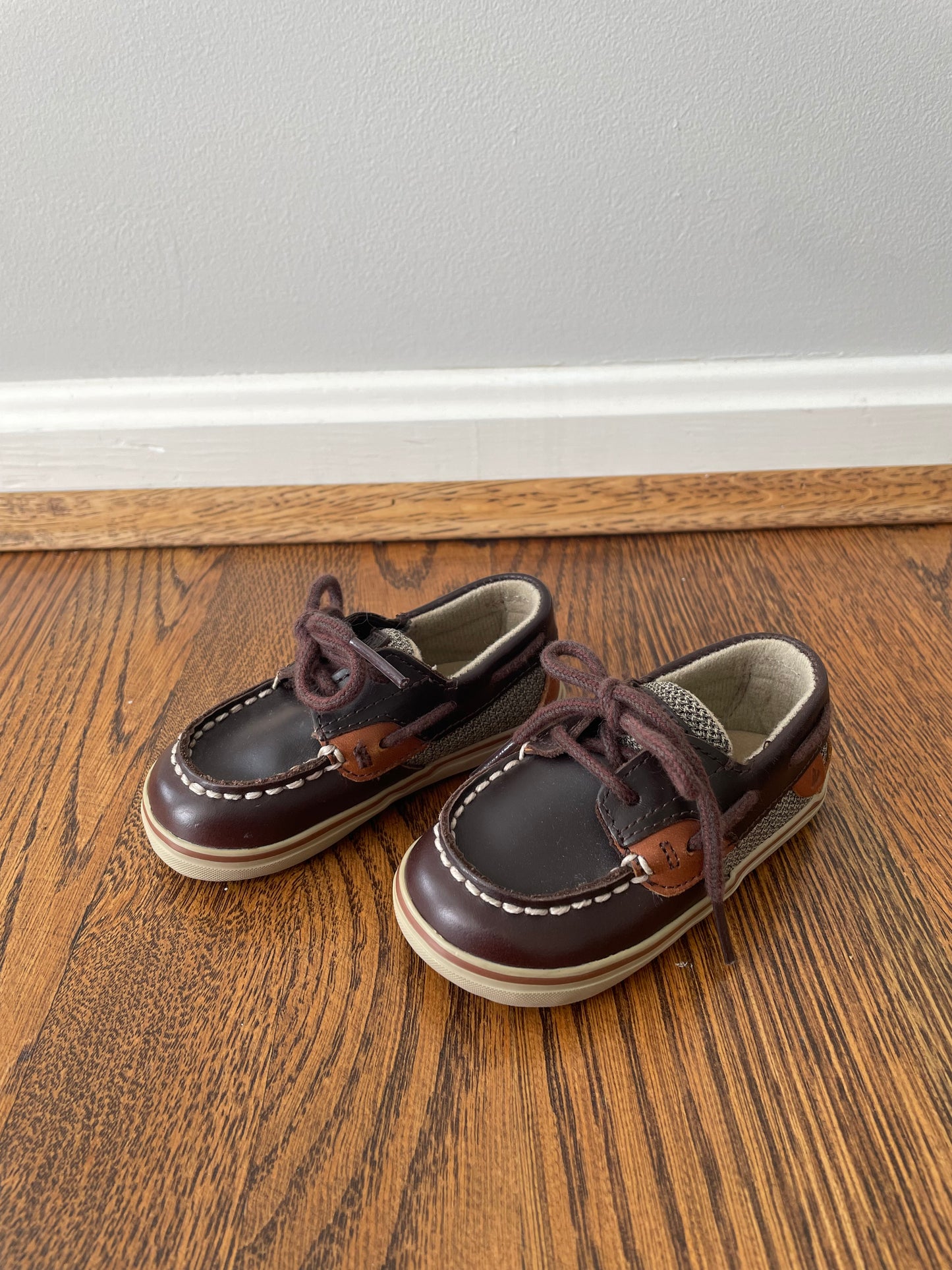 #33B • Boys • Size 4 •  Sperry • Brown boat shoes