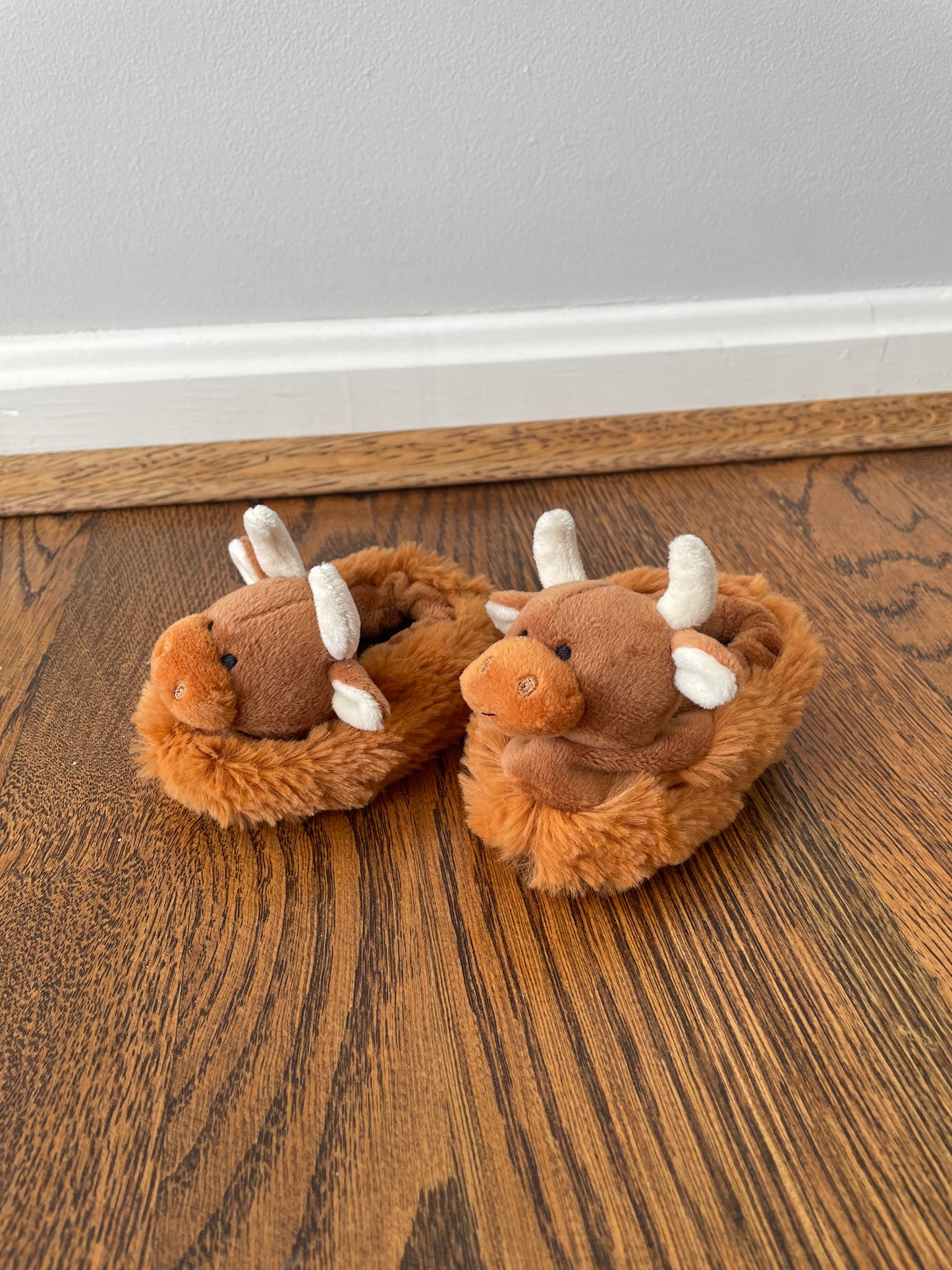 #33B • Boys • 0-6m • Cow slippers