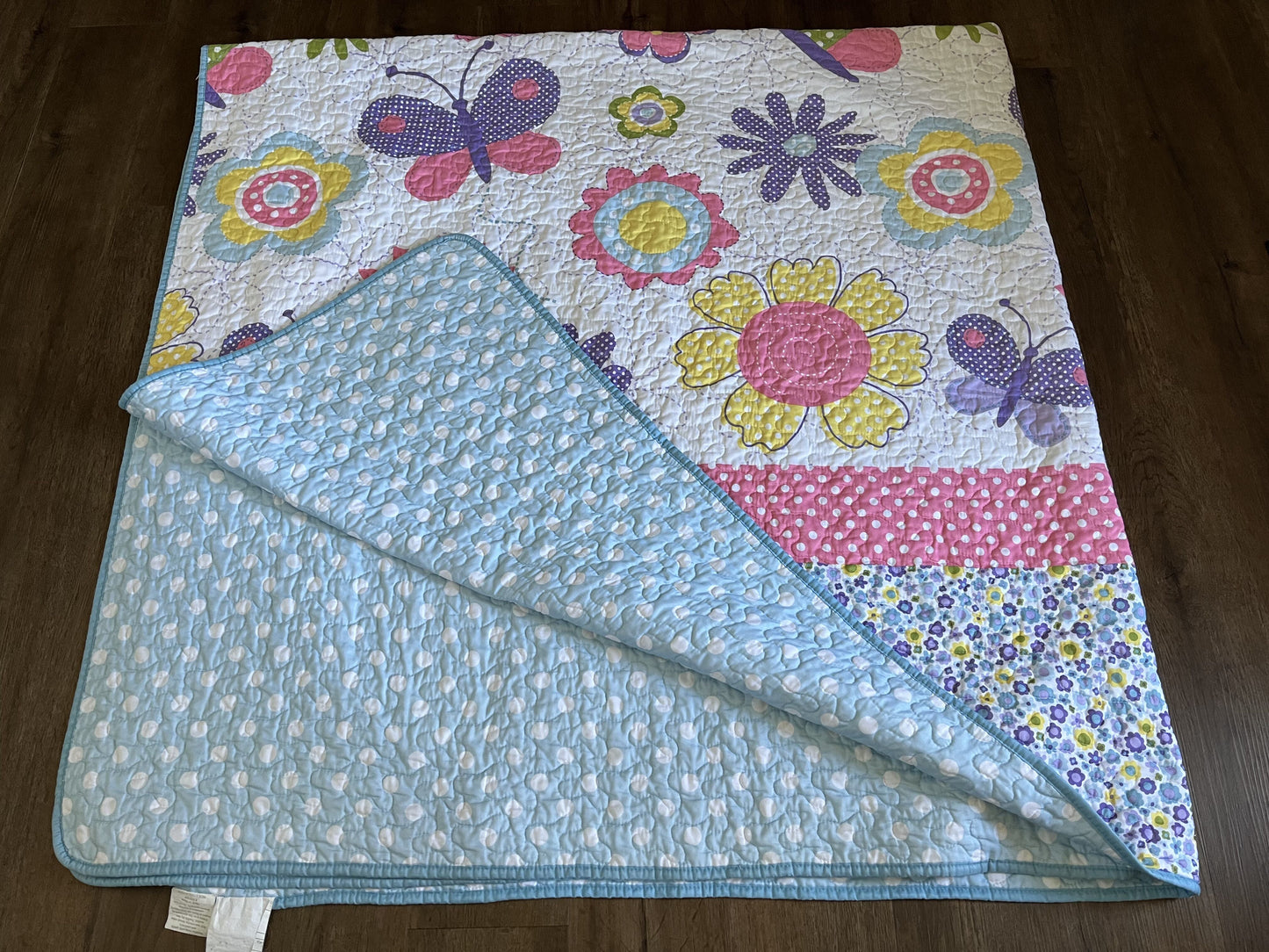 #124 Floral Butterly Reversible Quilt Set - full size quilt, 2 pillow shams & 1 decorative pillow