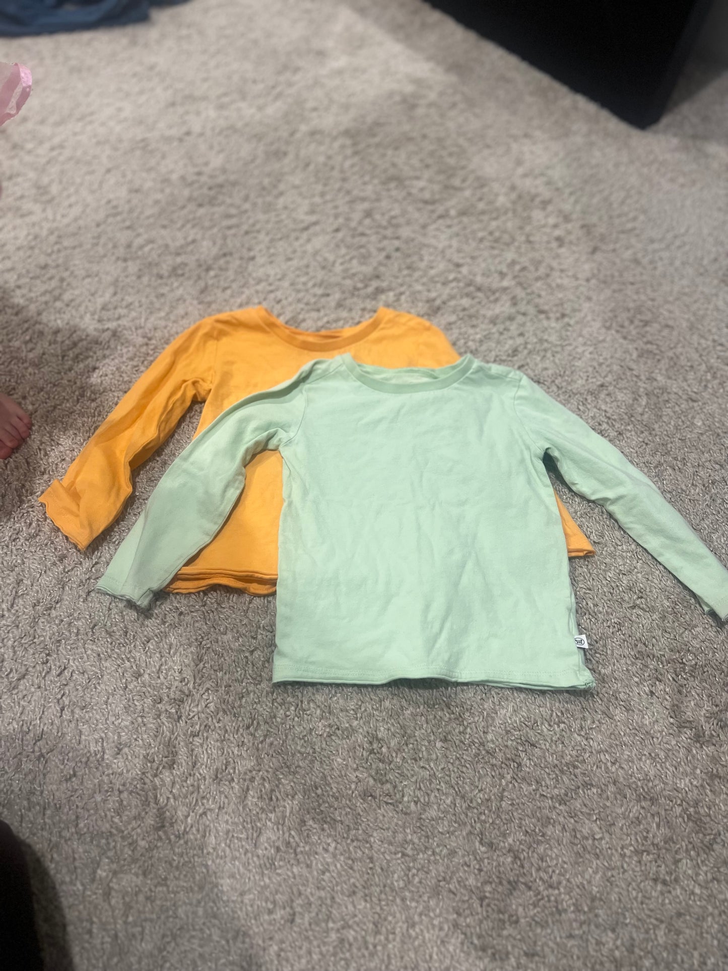 #153 2T Long Sleeve Shirts