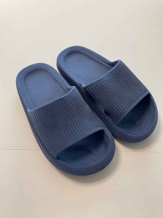 #121 Boys (Fit Like) 11/12C Slip on House Shoes, Used Indoors Only, EUC