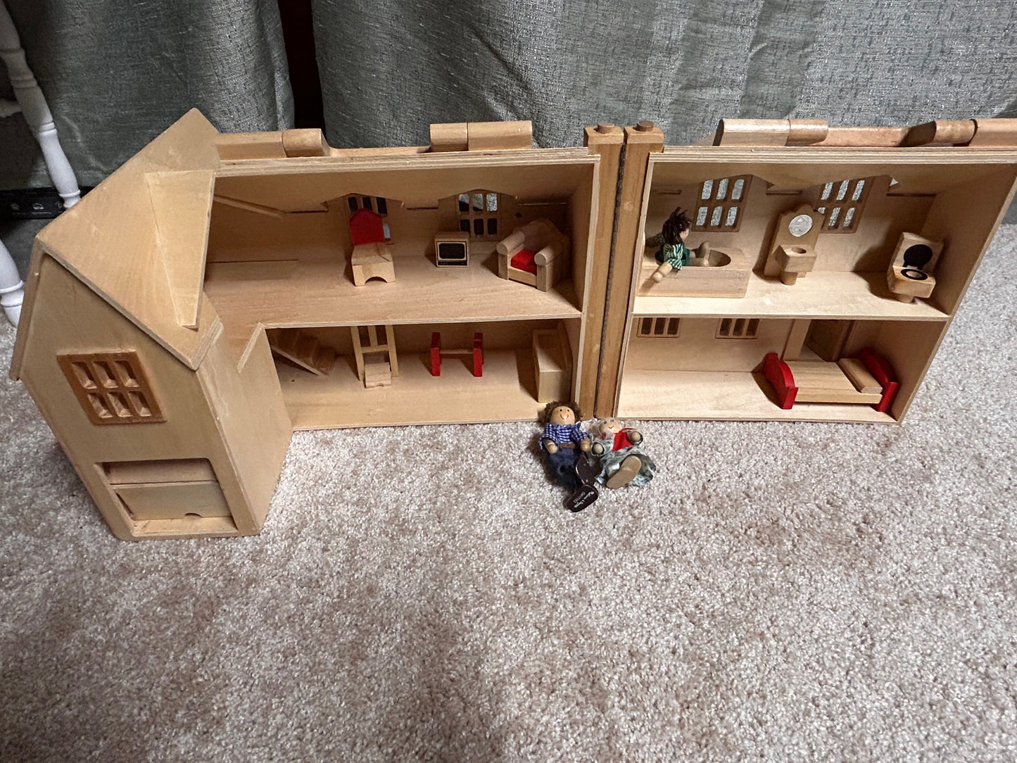 #80 REDUCED Melissa and Doug DollHouse