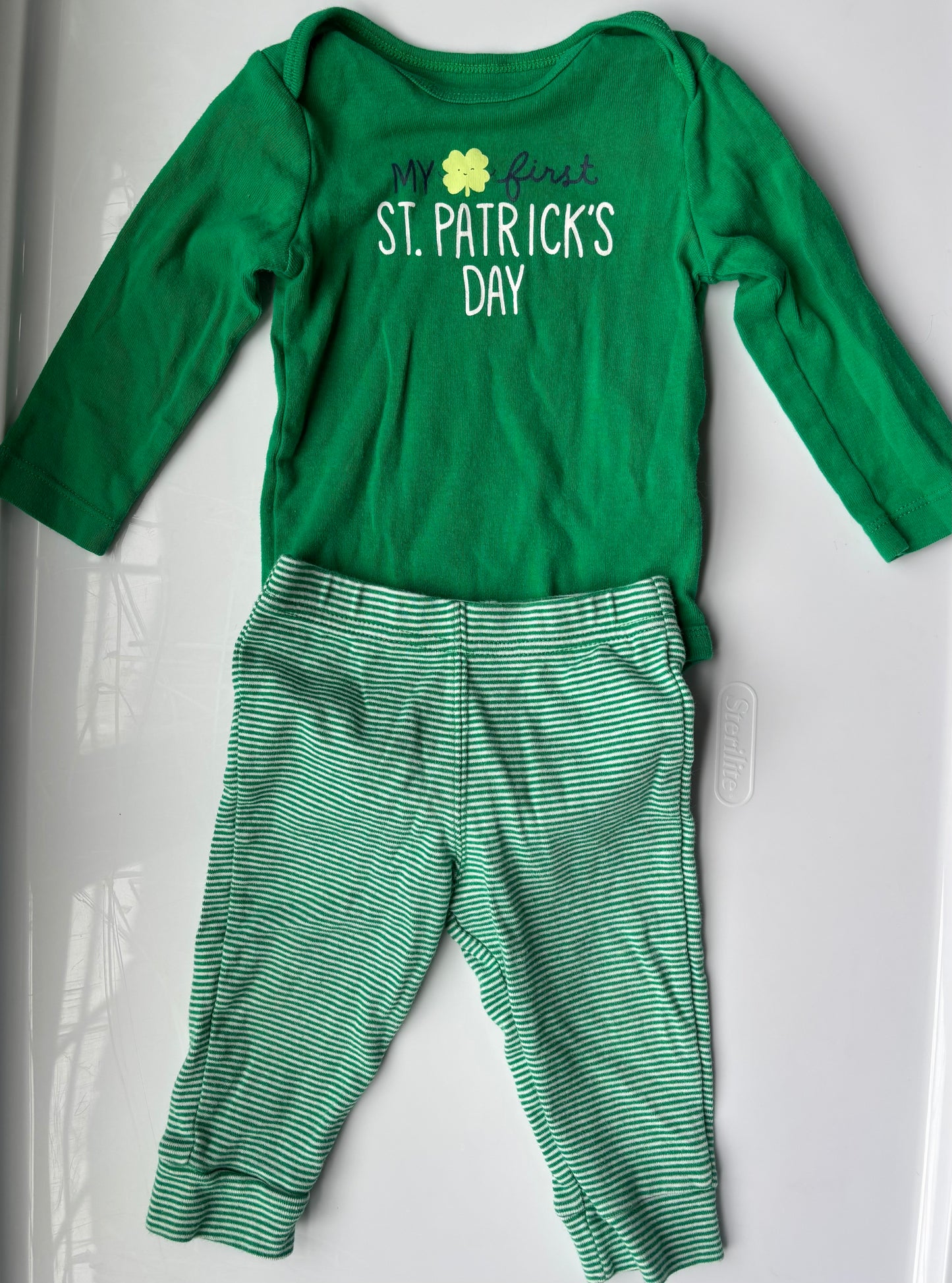 #122 carter's 9 month St. Patrick's Day
