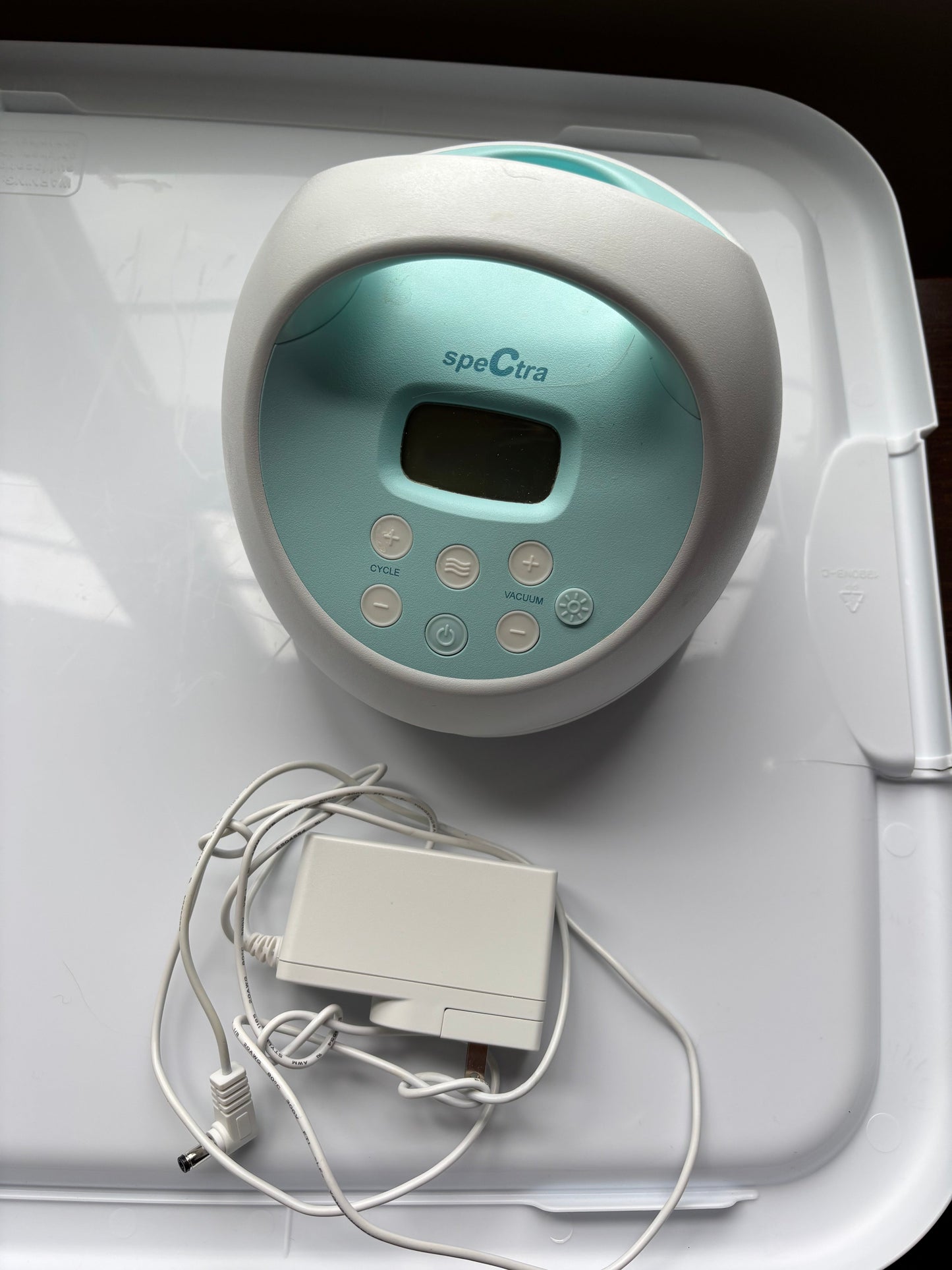 #122 Spectra 2 Breast Pump and charging cord
