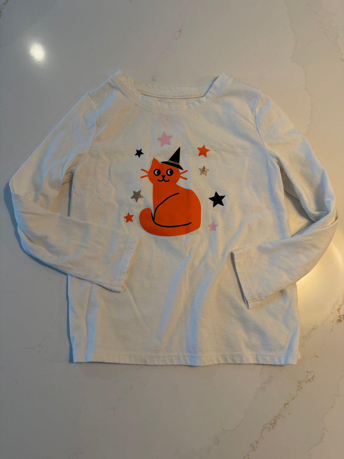 #133 girls cat & jack Halloween shirt XS 4/5