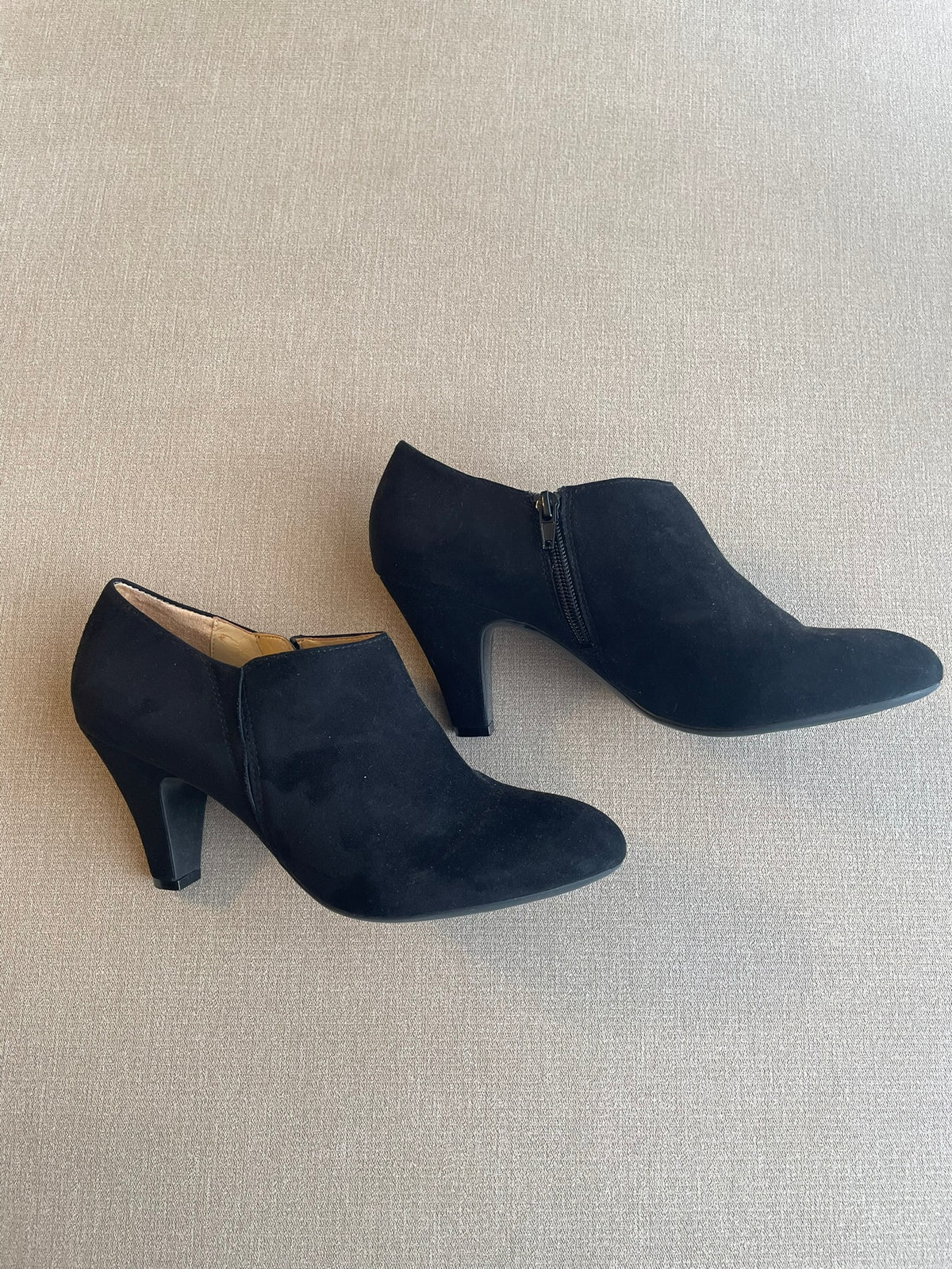 Seller #12 | Women's Naturalizer Black Suede Booties | Size 9 | EUC