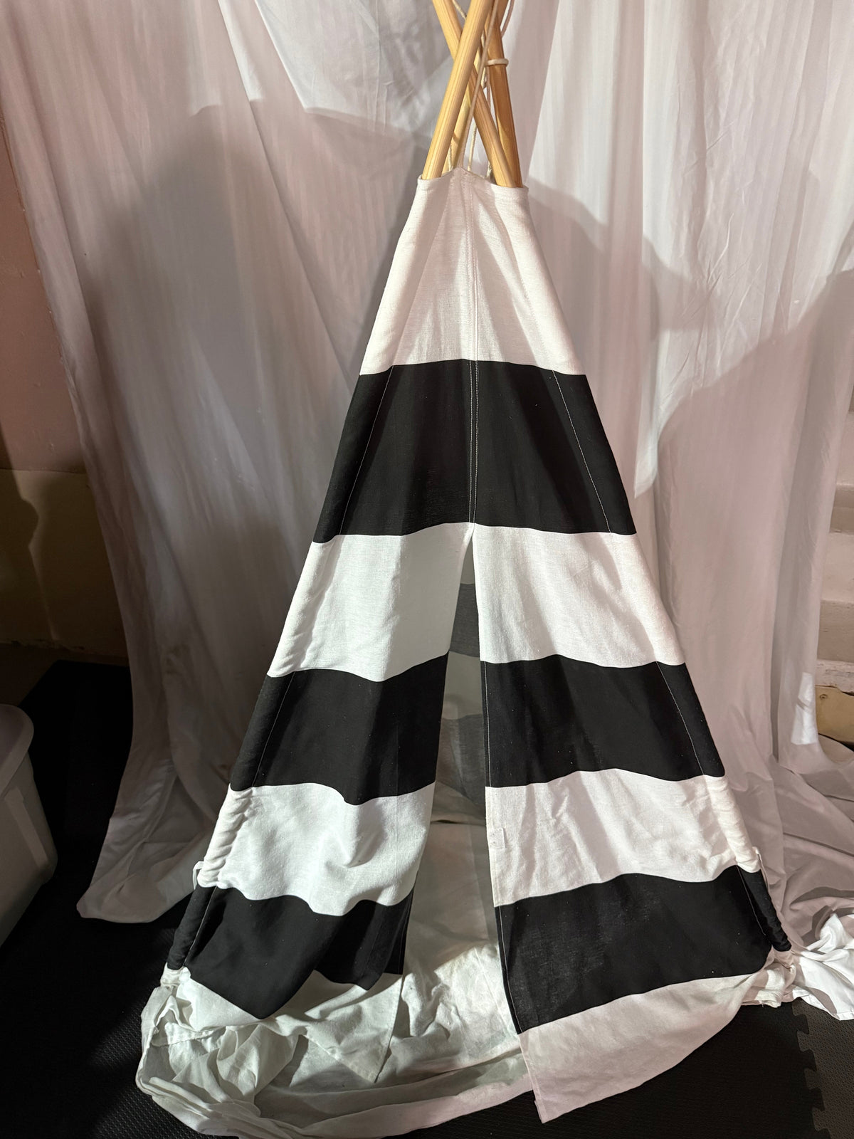 #20 REDUCED!! Kids tepee tent black and white striped GUC