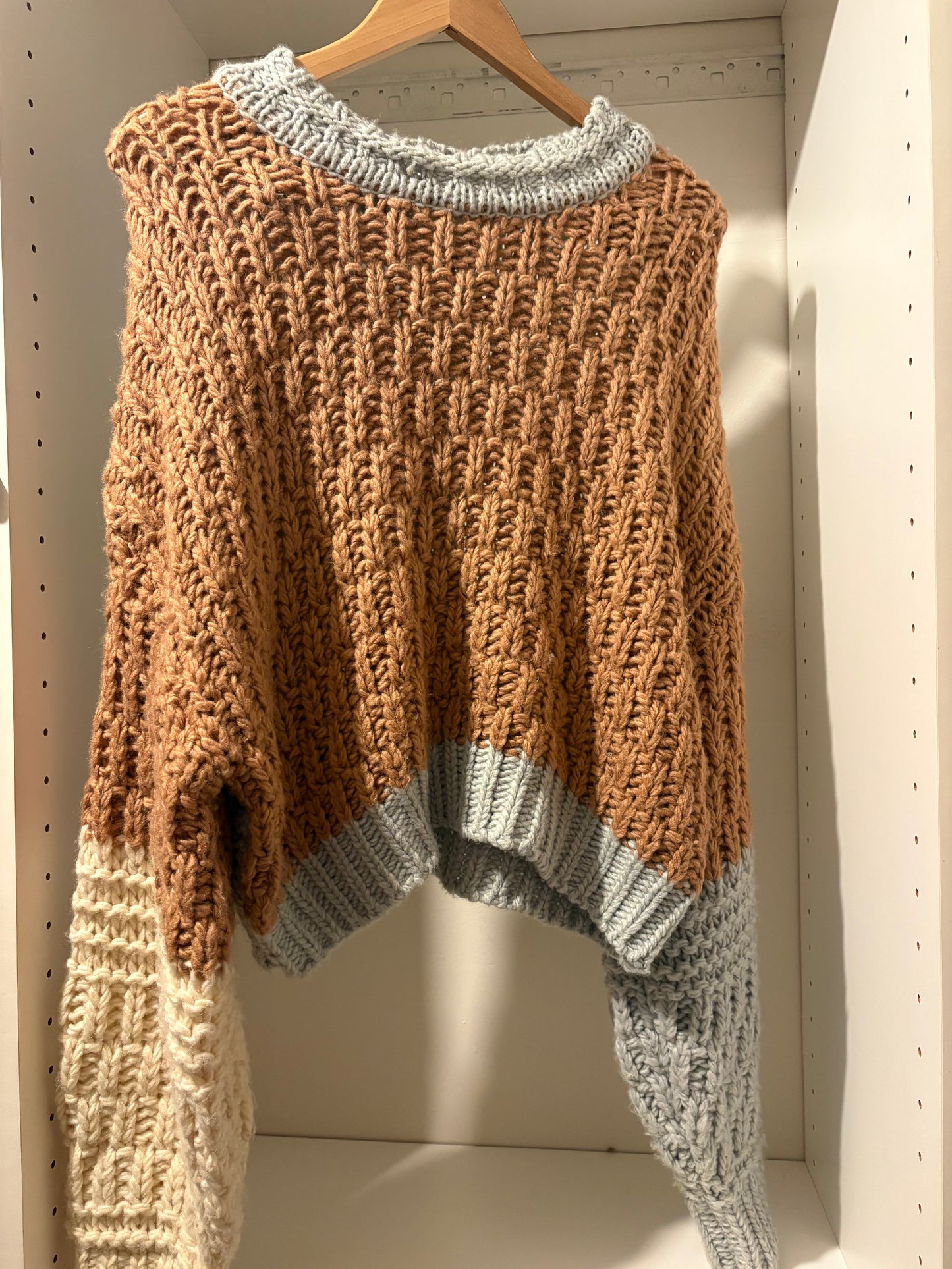 #112 Cropped Chunky Knit Earth Tone Colors Women's Medium