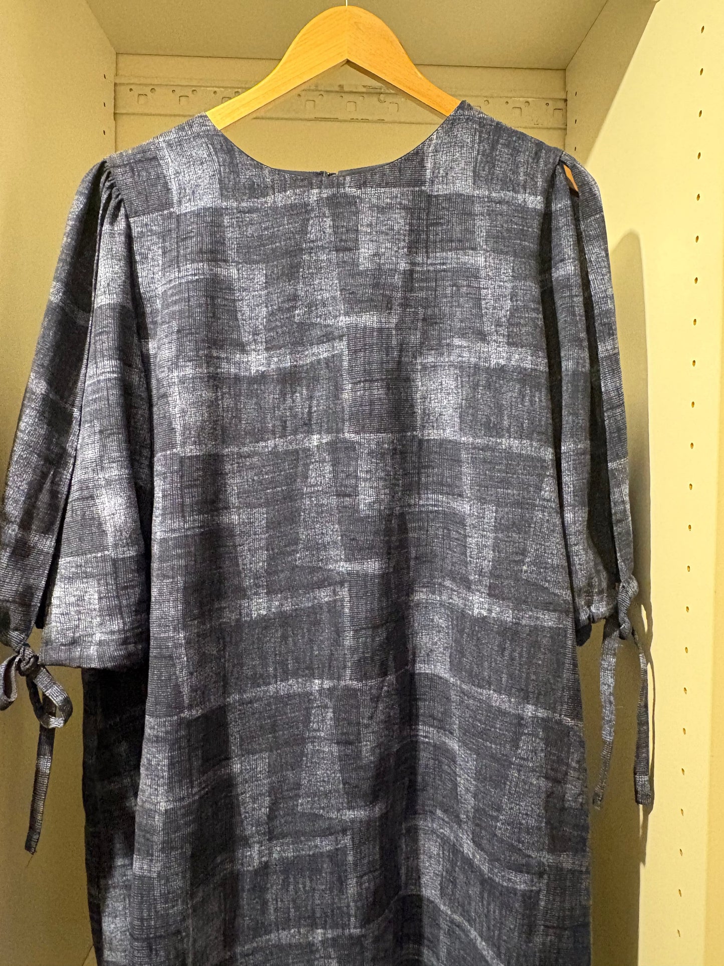 #112 Navy Blue Patterned Knee Length Shift Dress Women's Size Large