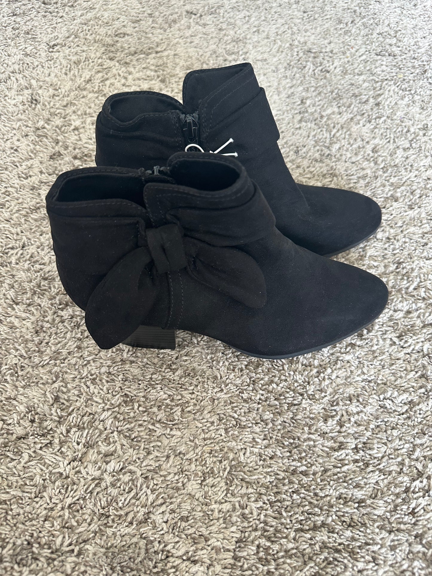 #72A *REDUCED* New Women’s Black Booties, Size 6 Adult