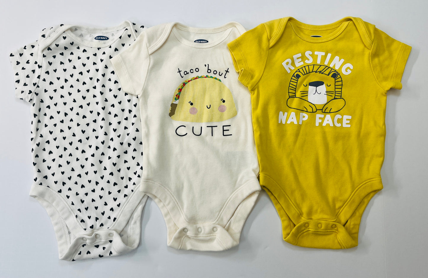 Neutral 3-6m Old Navy graphic bodysuit onesie bundle (3) EUC