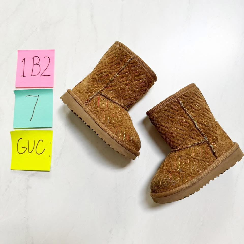 Seller 196 brown logo Uggs 7