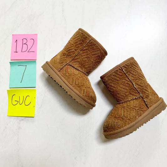 Seller 196 brown logo Uggs 7