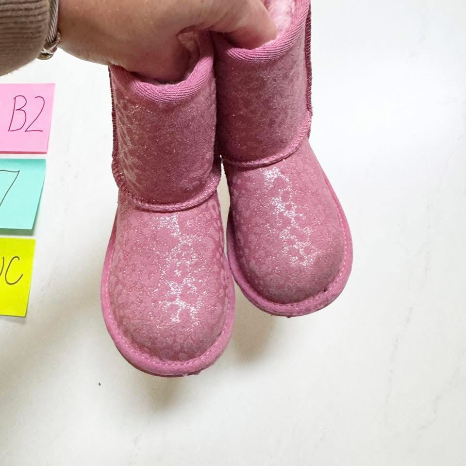 Seller 196 pink cheetah Uggs 7