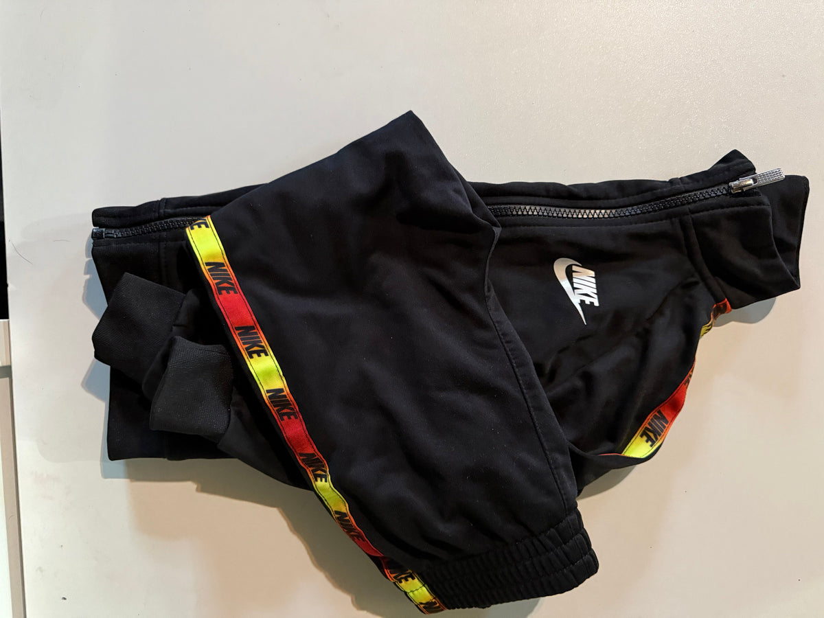 #20 Boys Nike 2 piece track suit GUC size 4T