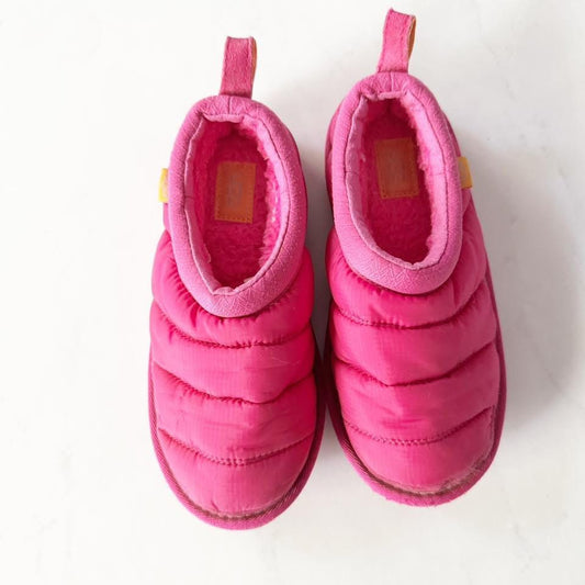 Skills pink Ugg slides 1