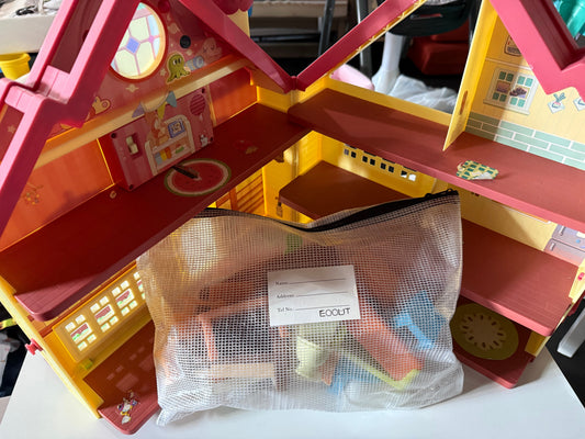 #20 REDUCED!! Bluey play house
