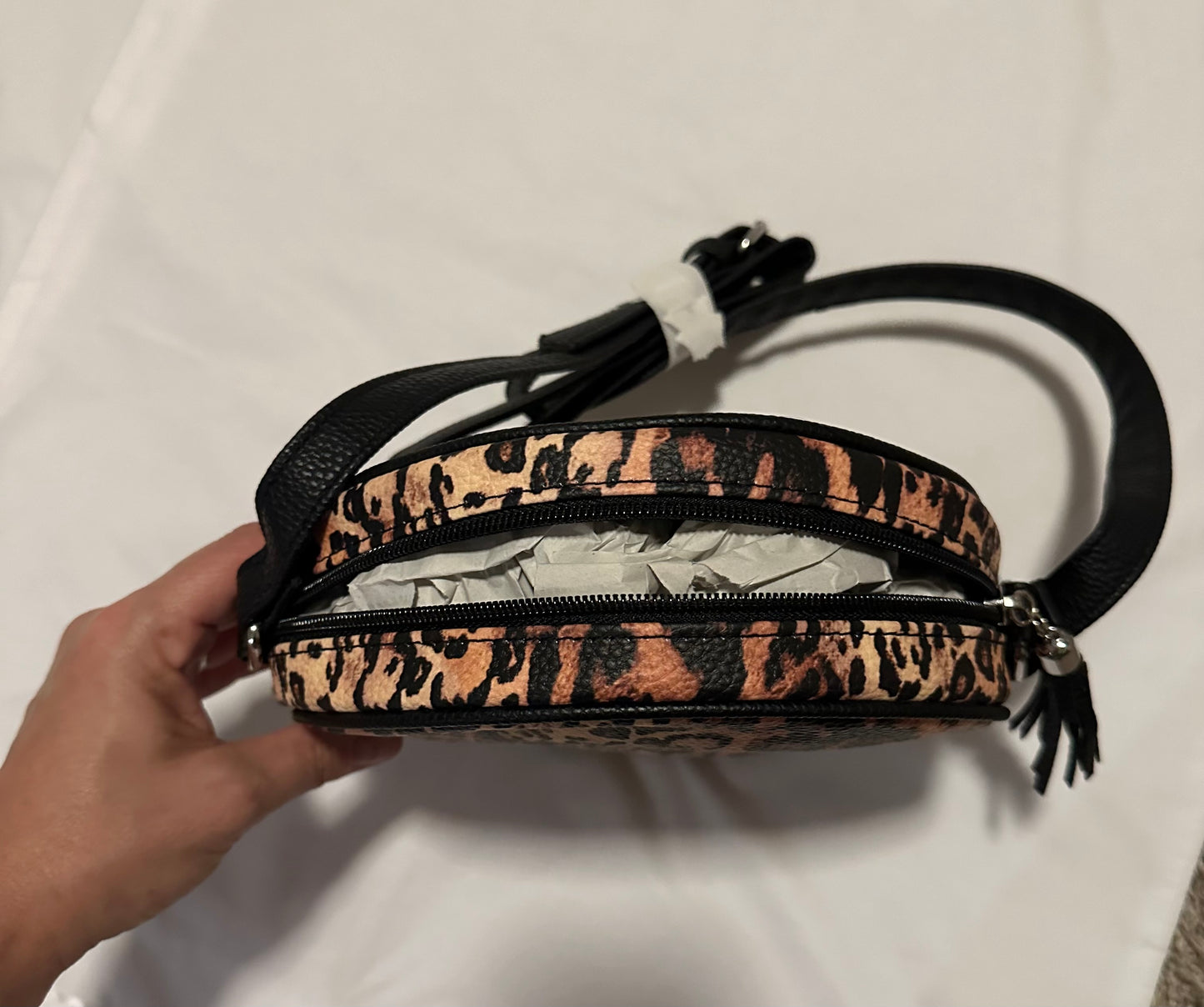 #72A NWT Leopard Print Shoulder Strap Purse