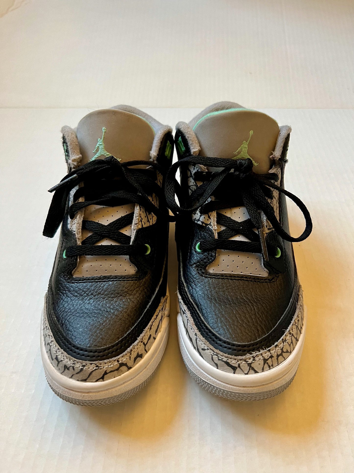 134 Nike Jordan 3's Retro Teal Boys Size 1Y
