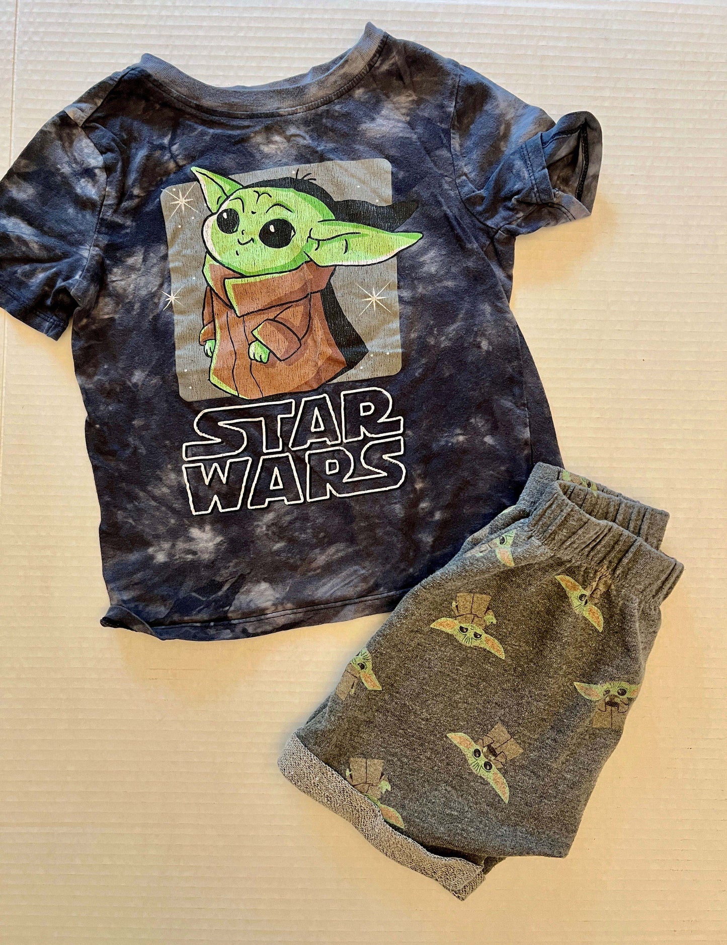 134 Star Wars Baby Yoda Outfit-Top 5T Shorts 4T