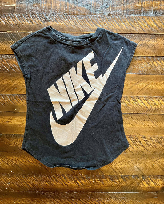 134 Nike Girls Black Tshirt Size 4/5