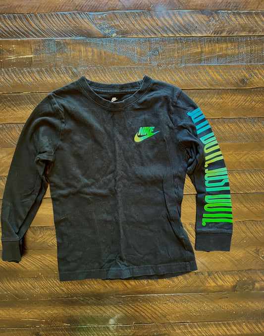 134 Nike Boys black shirt Size Sm/6