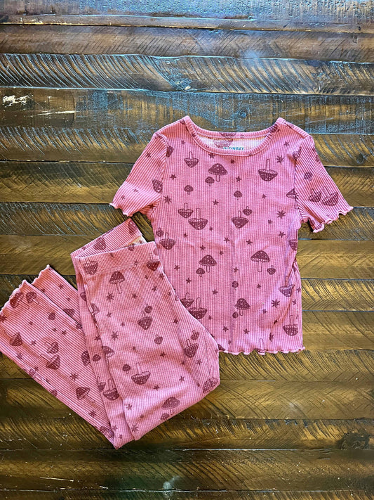 134 Old Navy Girls Mushroom pj set Size S 6-7